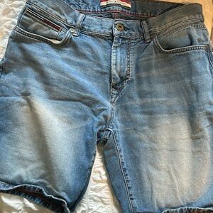 Tommy Hilfiger men’s shorts 32 waist 100% cotton (no stretch)